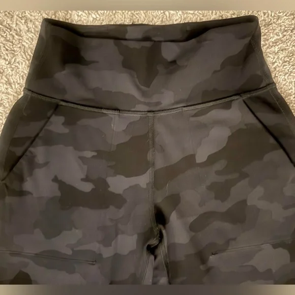 Lululemon Align Black Camo High-Waisted Joggers with Pockets - Like New - Size 2 - Picture 4 of 7